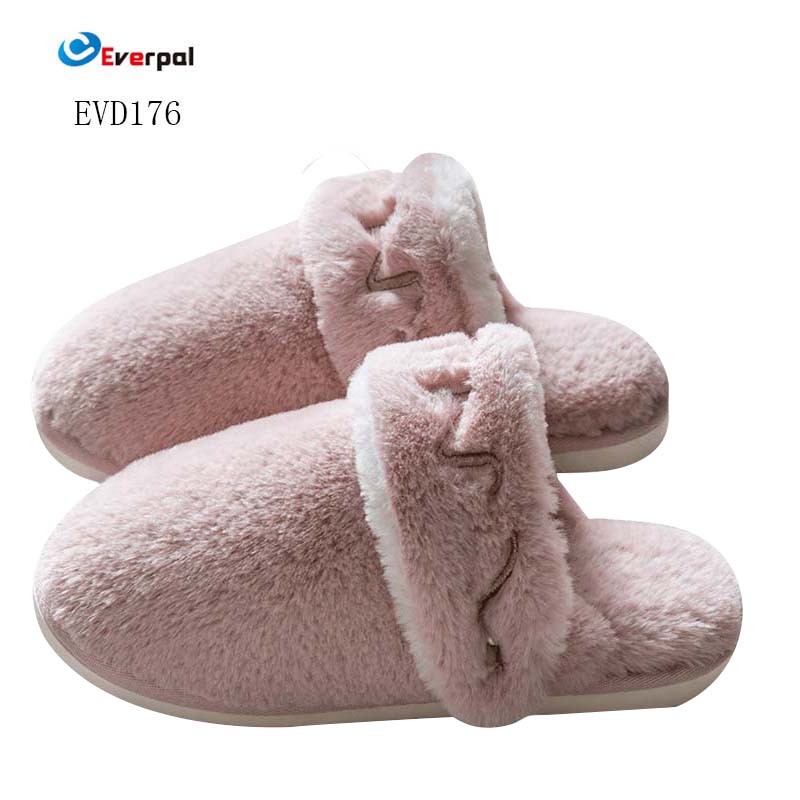Plush မိုးလုံလေလုံဖိနပ်များအတွက်ဘာပစ္စည်းကောင်းသလဲ။