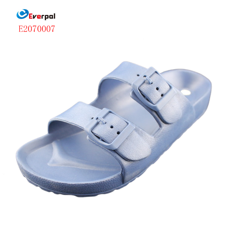 slides slippers သမိုင်းနောက်ခံ