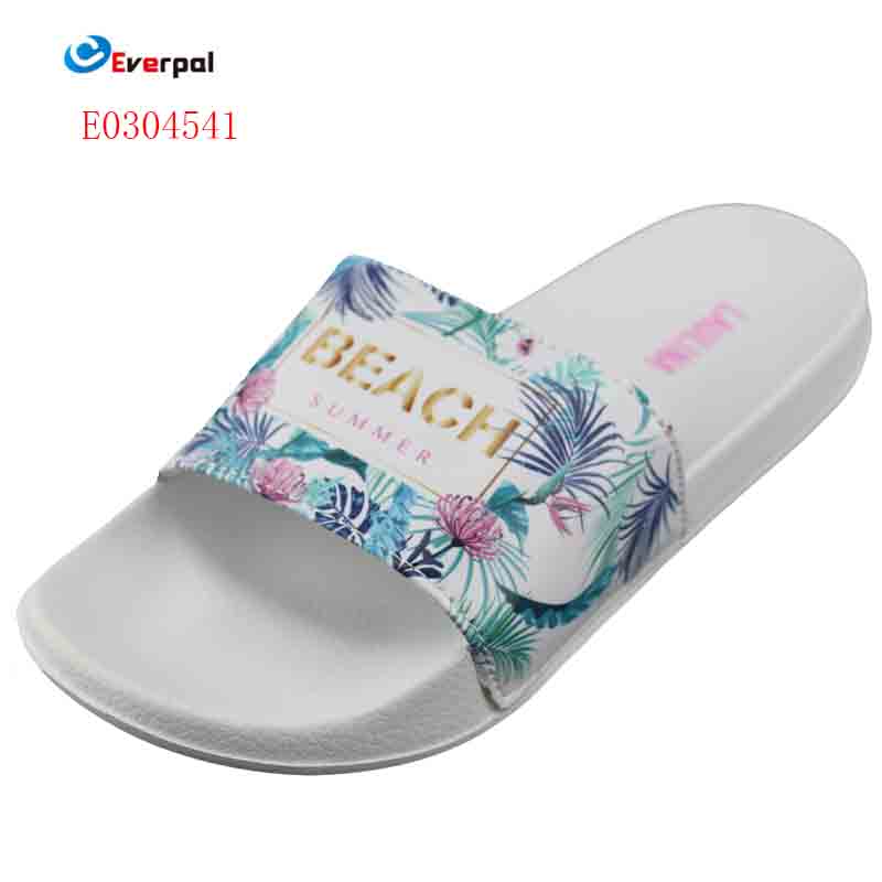 အမျိုးသမီးများအတွက် Floral Slides ဖိနပ်များသည် နေ့စဥ်ဖက်ရှင်အတွက် သက်တောင့်သက်သာရှိပြီး စတိုင်လ်ကို မည်သို့ ပေါင်းထည့်နိုင်မည်နည်း။