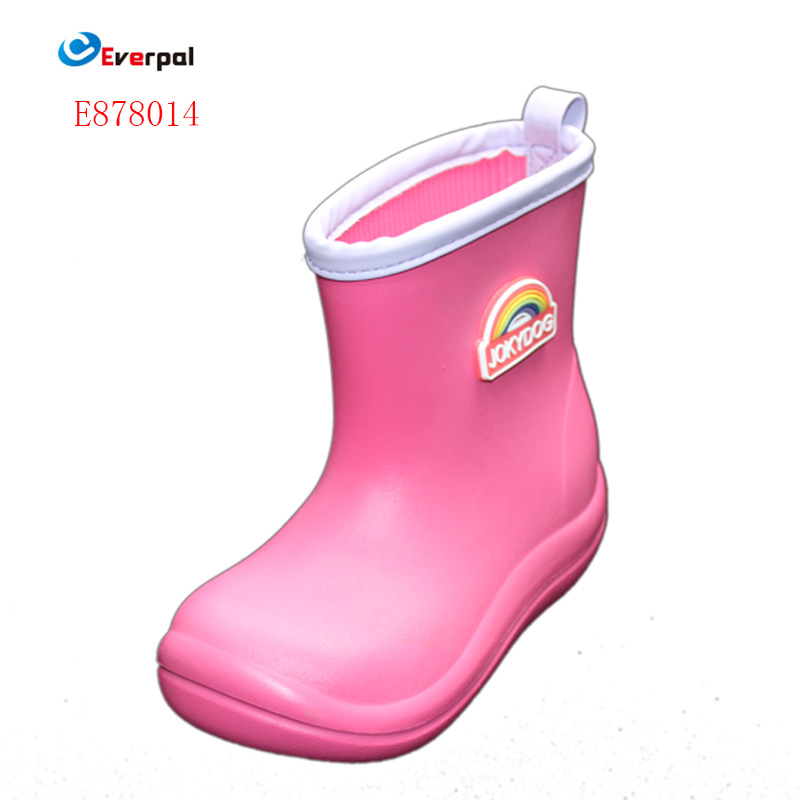 Rain Boots လေးတွေပါ။